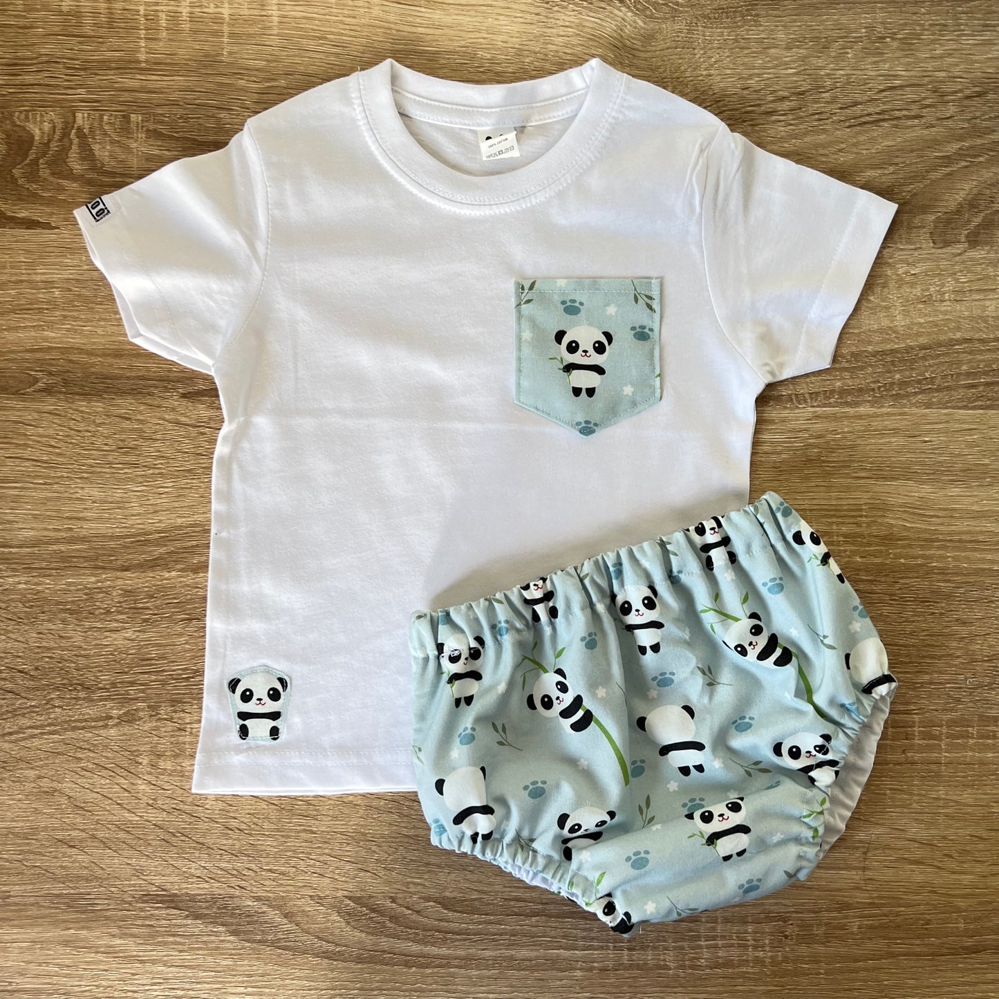 Conjuto Camiseta y Cubrepañal Pandas